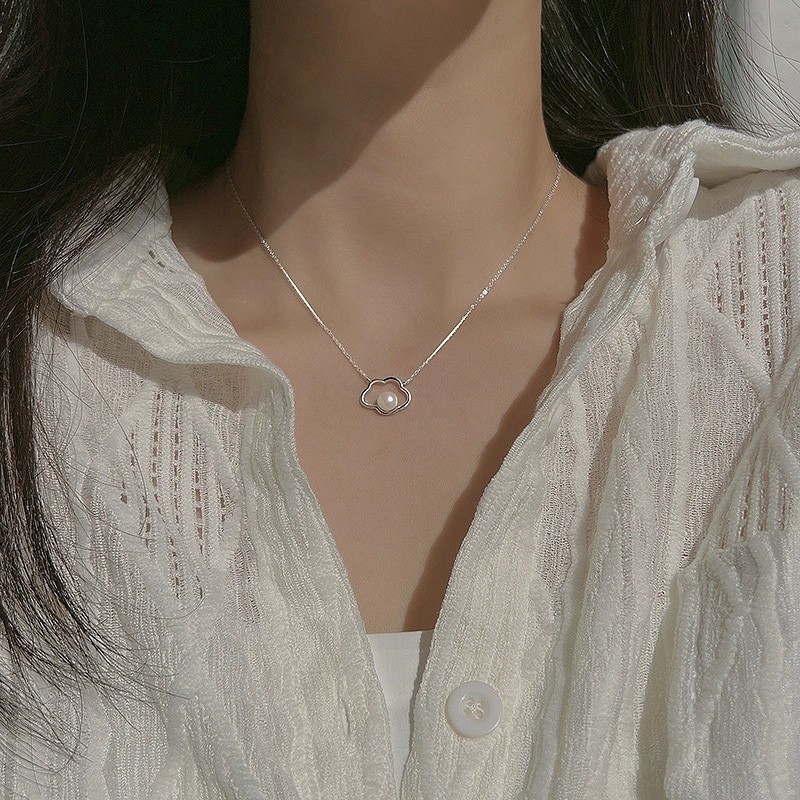 - สร้อยคอไข่มุก YUNYUN LACE - หรูหราเรียบง่าย