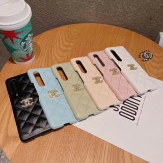 พร้อมส่ง ซัพพลาย.เคสโทรศัพท์มือถือหนังแกะนิ่ม ขอบตรง กันลื่น กันระเบิด ลายโลโก้นูน คุณภาพสูง สําหรับ Samsung z flip 2 3 4Samsung z flod 1/2/3/4