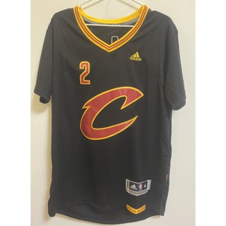 Cleveland Cavaliers ปี 2015 สําหรับผู้ชาย #เสื้อกีฬาบาสเก็ตบอลแขนสั้น ปักลายโลโก้ Kyrie Irving C สีดํา สไตล์เรโทร 2 ชิ้น