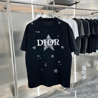 Dior เสื้อยืดคอกลม แขนสั้น ผ้าฝ้าย พิมพ์ลายตัวอักษร ดาว ทรงหลวม แฟชั่นฤดูร้อน สําหรับผู้ชาย และผู้หญิง 2023