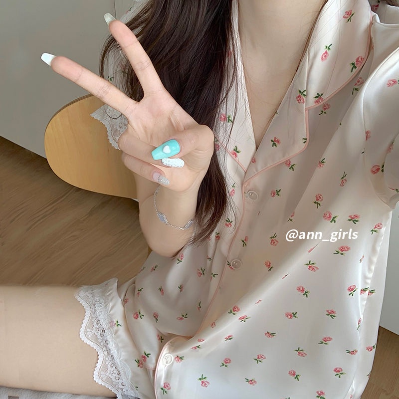 ชุดนอนลายแขนสั้นขาสั้น ชุดนอนแฟชั่น ลายดอกไม้หัก ชุดนอนผู้หญิง ชุดนอนสไตล์เกาหลี ชุดนอนผ้าซาติน ผ้าลื่น ใส่สบาย