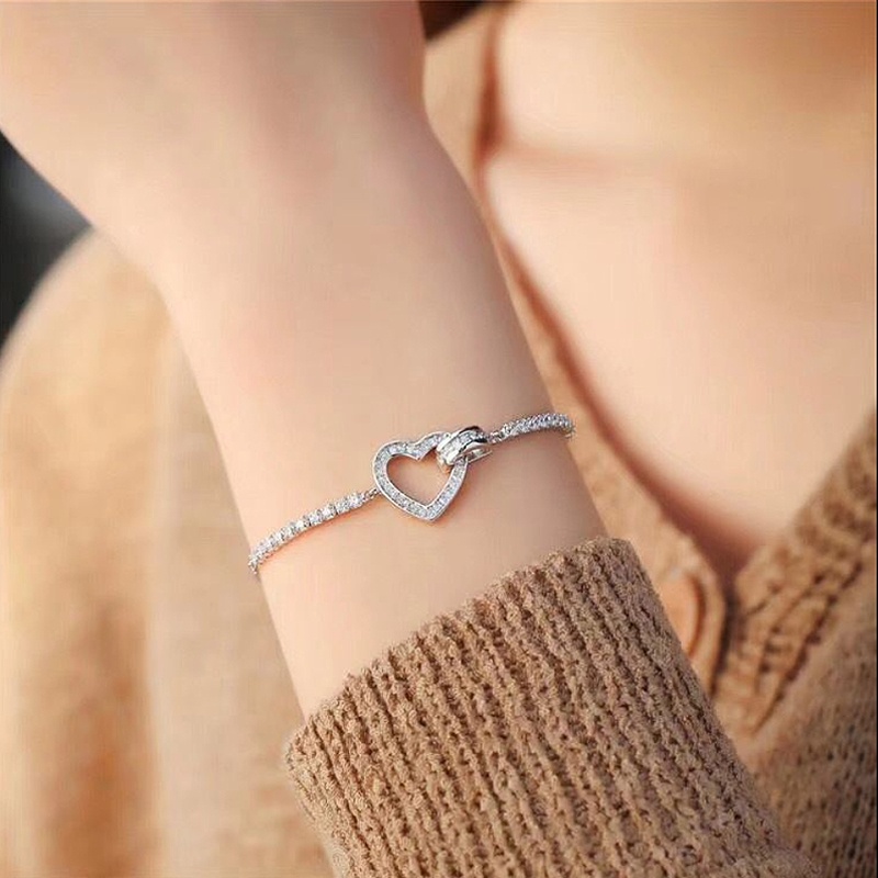 ✨พร้อมส่ง✨Swarovski สร้อยข้อมือ จี้รูปหัวใจ สีทอง ปรับได้ เรียบง่าย ของขวัญวันวาเลนไทน์ สําหรับผู้หญิง