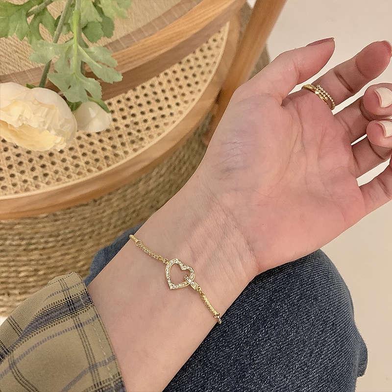 ✨พร้อมส่ง✨Swarovski สร้อยข้อมือ จี้รูปหัวใจ สีทอง ปรับได้ เรียบง่าย ของขวัญวันวาเลนไทน์ สําหรับผู้หญิง