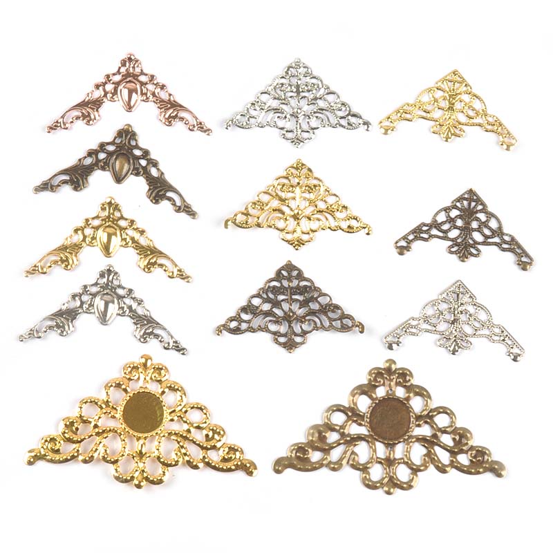 หลากสี Filigree Wraps Connectors DIY สมุดภาพหน้าแรก Embellishments สําหรับกล่องอัลบั้มมุม Protector Decor โลหะหัตถกรรม YKL0899