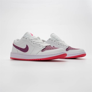 รองเท้าผ้าใบ รองเท้าวิ่ง Air Jordan 1 AJ1 low Valentines day GS สีขาว สีม่วง 554723-161