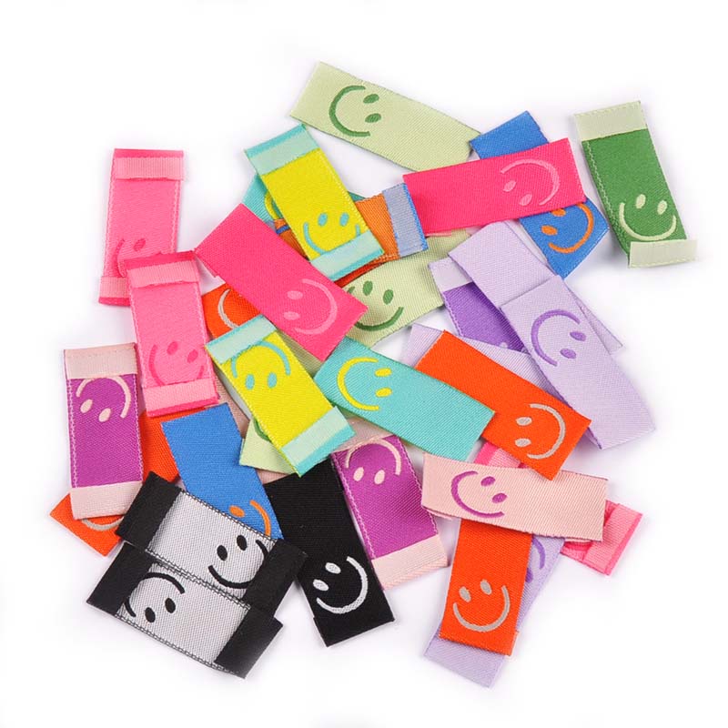 50 ชิ้น 1.5x4 ซม.Smile รูปแบบป้ายเย็บปักถักร้อยสําหรับเด็กเย็บเสื้อผ้า Care กระเป๋าเสื้อผ้าแท็กเสื้อผ้า Handmade อุปกรณ์เสริม DIY หัตถกรรม CP2782