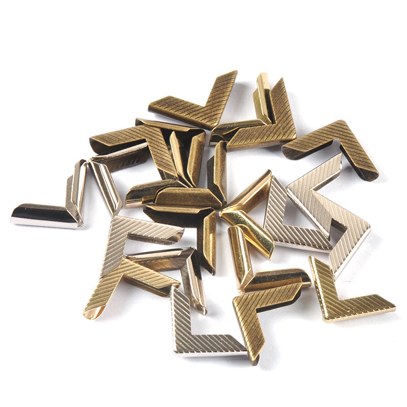 50pcs Antique Bronze/Gold Stripes โลหะหัตถกรรมมุมสําหรับหนังสือ Scrapbooking อัลบั้ม Menus โฟลเดอร์ 