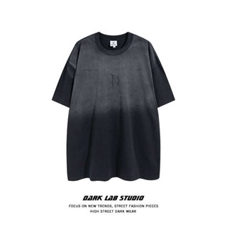 shein thailand เสื้อยืดแขนสั้นผ้ามัดย้อมไล่โทนสีสไตล์อเมริกันวินเทจสไตล์อเมริกันเสื้อยืดแขนสั้นผ้าฝ้ายสีดำทรงหลวมสำหรับฤดูร้อน ins แฟชั่น