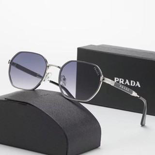 Prada ใหม่ แว่นตากันแดดลําลอง โลหะ แฟชั่นคลาสสิก สําหรับผู้ชาย และผู้หญิง