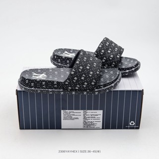 Mlb New York Yankees x MLB Mound Dia Monogram Slide รองเท้าแตะลําลองแฟชั่น อเนกประสงค์ เหมาะกับการเล่นกีฬา