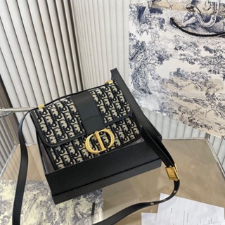 Dior กระเป๋าสะพายไหล่ แต่งสายโซ่คล้อง แฟชั่นสําหรับสตรี 2023