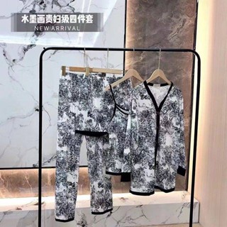 ชุดนอนสาวอวบ ชุดนอนผ้าซาติน Guochao หมึกภาพวาด homewear สี่ชิ้นชุดนอนผ้าไหมน้ําแข็งชุดนอนผู้หญิงกางเกงนอนหลวมขนาดใหญ่ไขมันมมเซ็กซี่สไตล์แห่งชาติย้อนยุค