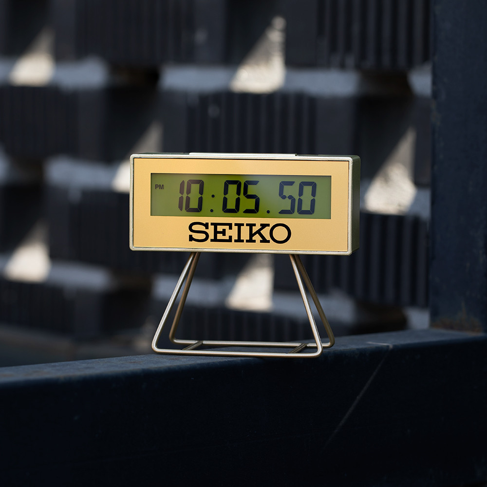 Seiko นาฬิกา QHL062G Gold Tone Digital Quartz Beep Alarm Snooze นาฬิกาจับเวลานาฬิกาปลุกแสง QHL062