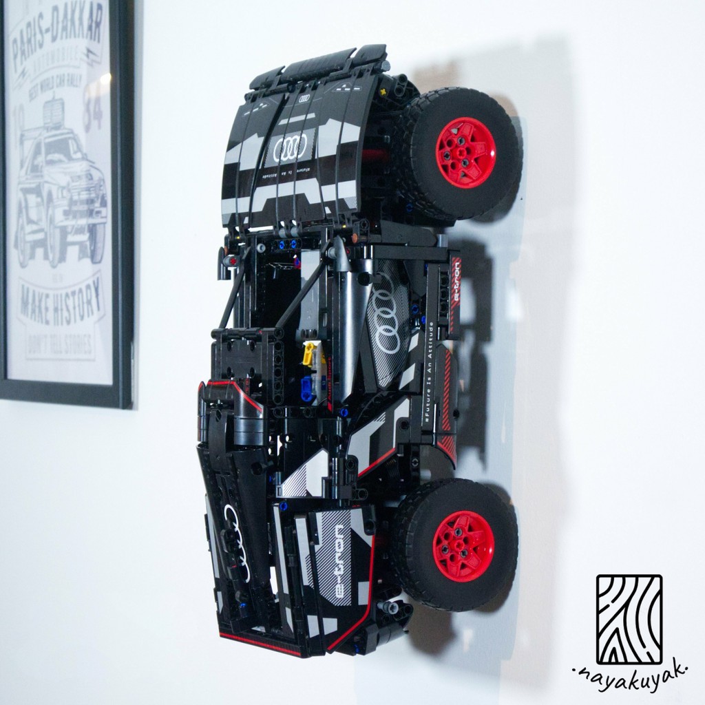 Flush Wall Mount สําหรับ Lego Technic Audi RS Q e-tron [42160] (แนวตั้ง)