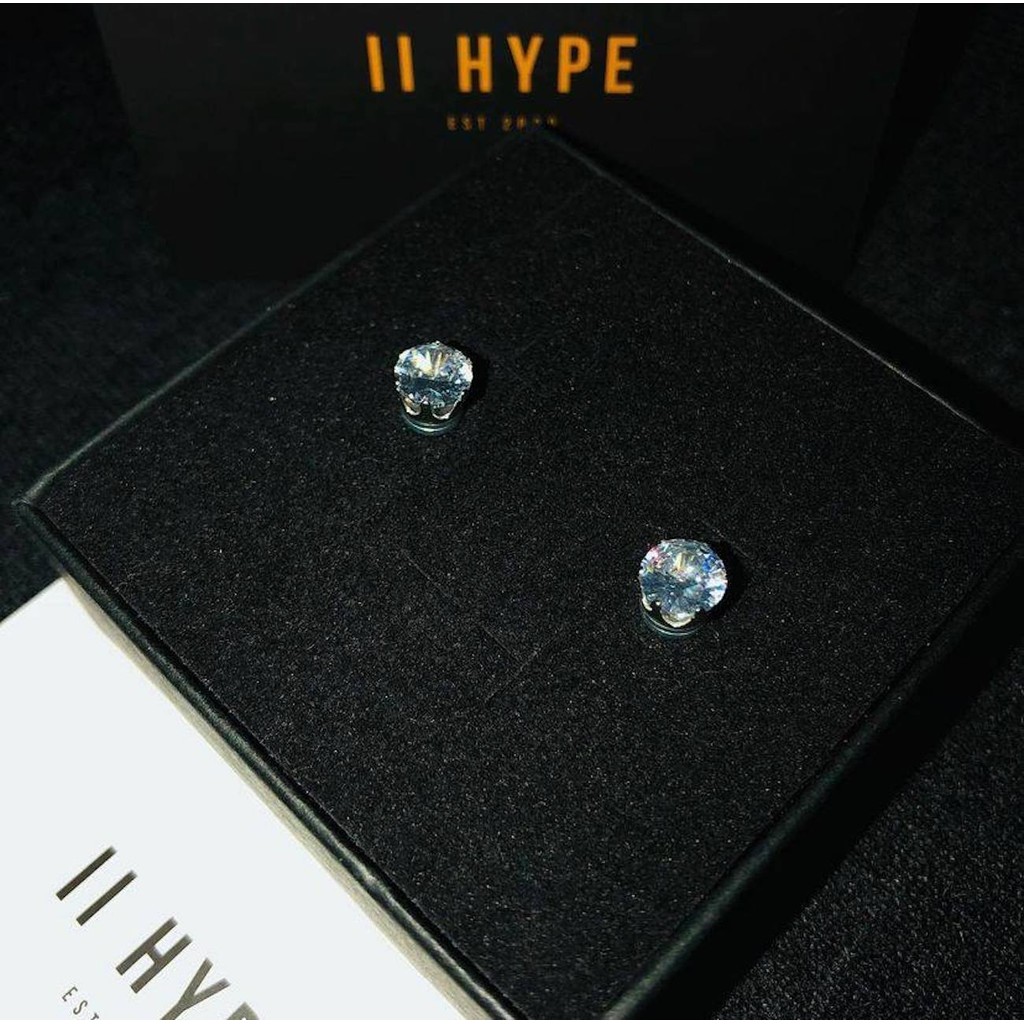 2HYPE Iced Out CZ Ear Studs 6 มม. (ด้านข้าง)