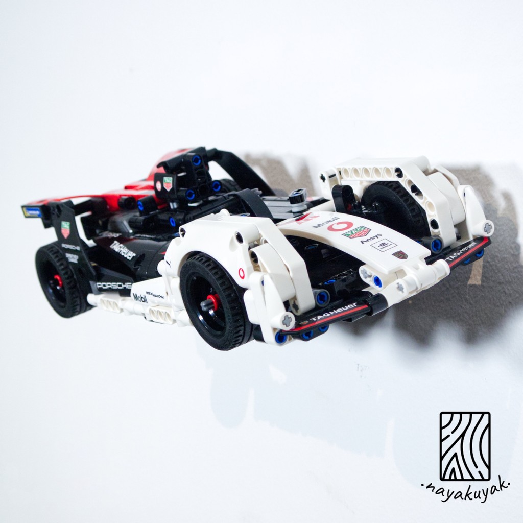 Offset Wall Mount สําหรับ Lego Technic Formula E® Porsche 99X Electric [42137] (หน้าซ้ายขวา)