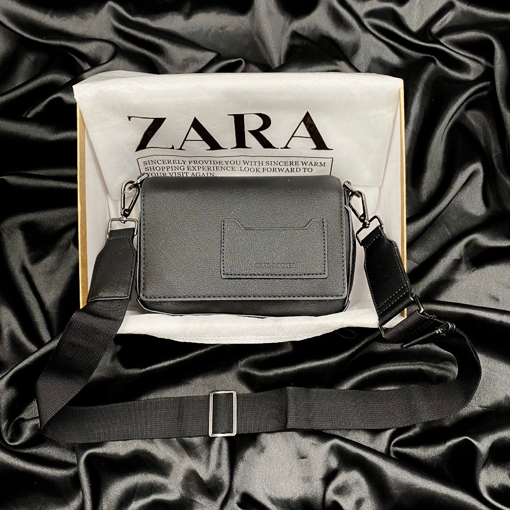 2025 สไตล์ใหม่ Zara กระเป๋าผู้ชาย ZarA สีดํากระเป๋าสะพายข้างกันน้ําผู้ชายกระเป๋าสะพายข้างข้อความ