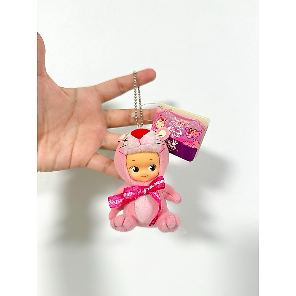 พวงกุญแจคิวพีคอลลาบอเรชัน Rose O‘Neill Kewpie x Pink Panther งานลิขสิทธิ์แท้จากญี่ปุ่น🇯🇵