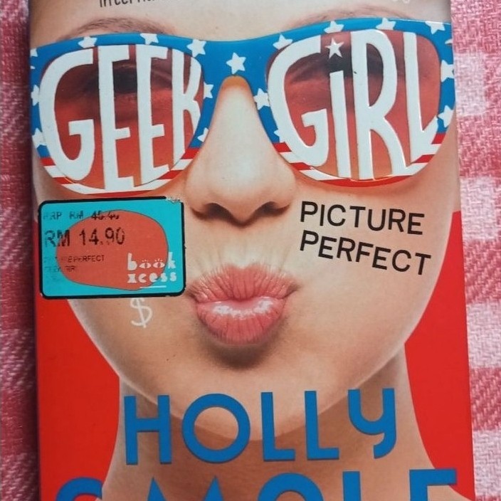 สั่งซื้อล่วงหน้า GEEK GIRL PICTURE PERFECT Holly smale