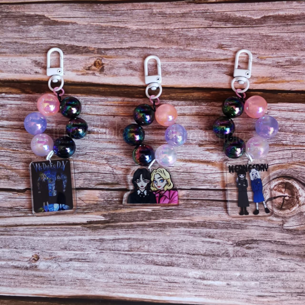 BFF Wednesday & Enid สีสัน Luminous Galaxy Black Bead พวงกุญแจนิ้ว DIY พวงกุญแจทําด้วยมือ |