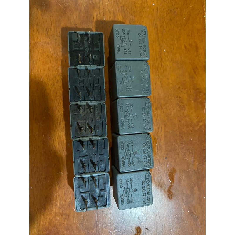 รีเลย์ Kia A/C 4pin (0K2A1 67 740)