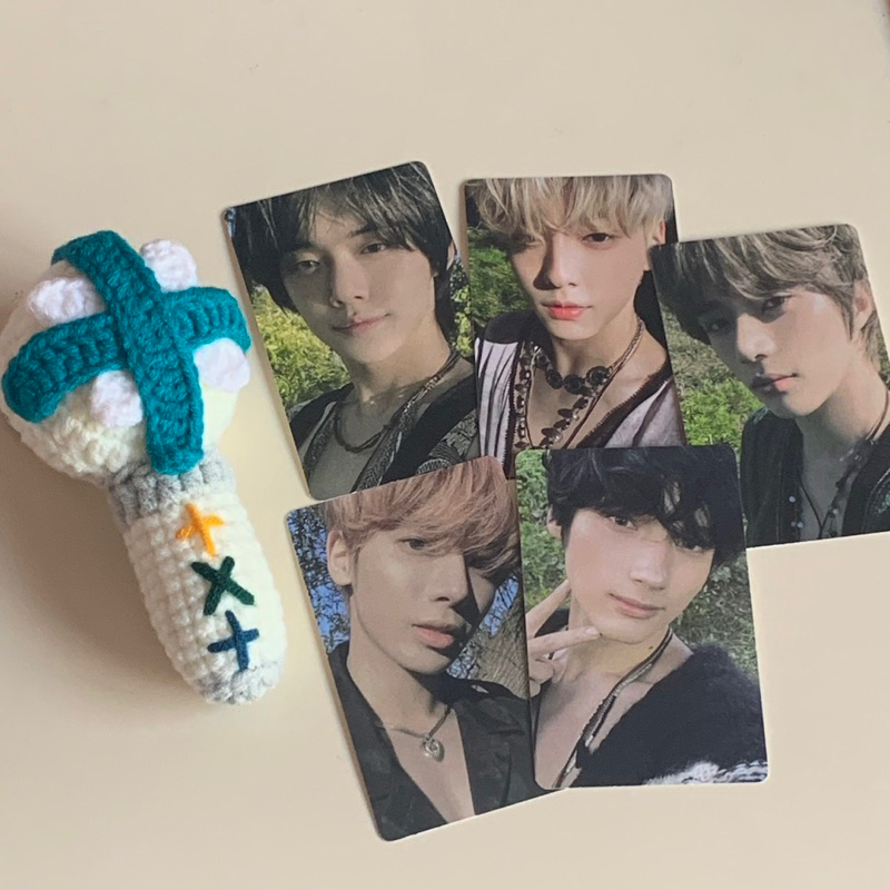 พวงกุญแจแท่งไฟ CROCHET TXT