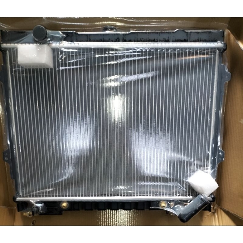 MITSUBISHI PAJERO V31/V12 82-96 36MM คุณภาพสูง RADIATOR