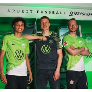 เสื้อกีฬาแขนสั้น ลายทีม Wolfsburg Home &amp; Away Fans 23 24 ชุดเหย้า*