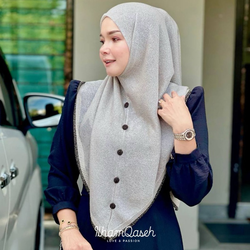 BAWAL SAUK BUTTON TUDUNG ILHAM QASSEH