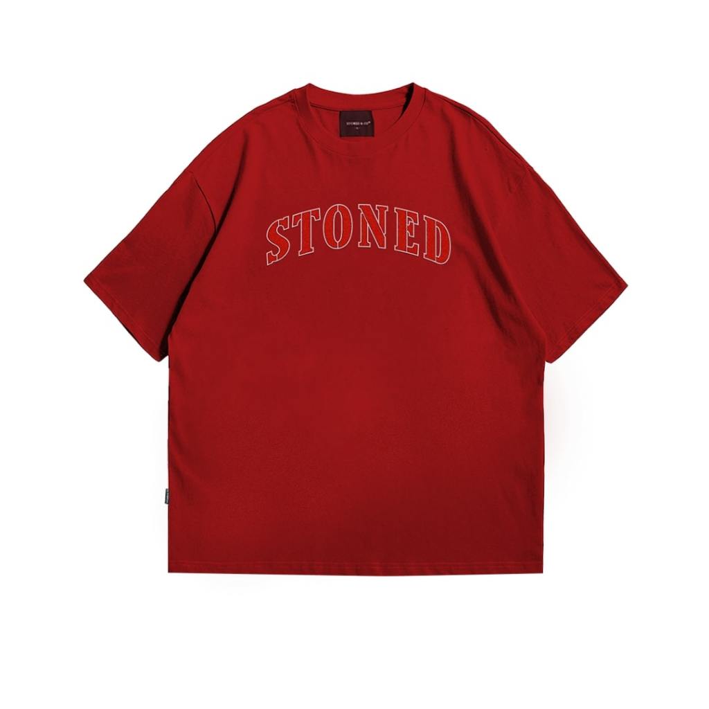 Stoned Rising Naga : เสื้อยืดโลโก้ Lucky Red Varsity | เสื้อยืด เสื้อผู้หญิง