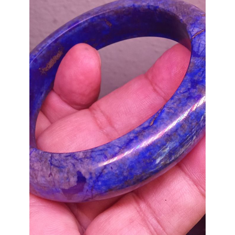 Lapis lazuli กําไลข ้ อมือคริสตัลสีฟ ้ าที ่ อุดมไปด ้ วย