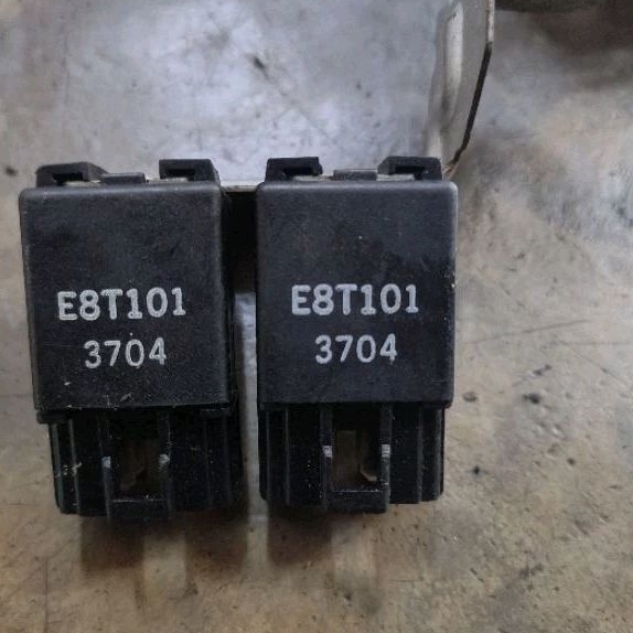 RELAY FUEL PUMP - E8T101/3704 (ใช้แล้ว)