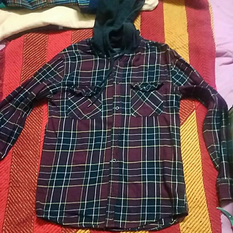 KEMEJA LONG SLEEVE HOODIE STYLE SHIRT MAT SALASH PIT 19 LENGTH 29 INCHES