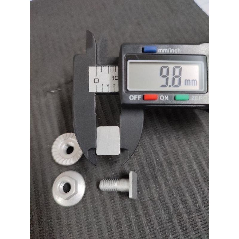 น็อตและน็อตสากล M6**