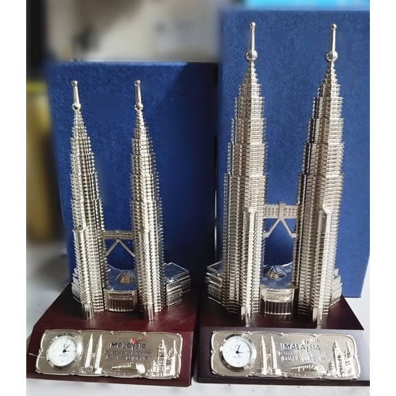 Klc twin tower พร้อมนาฬิกาของที่ระลึก 8" 9"