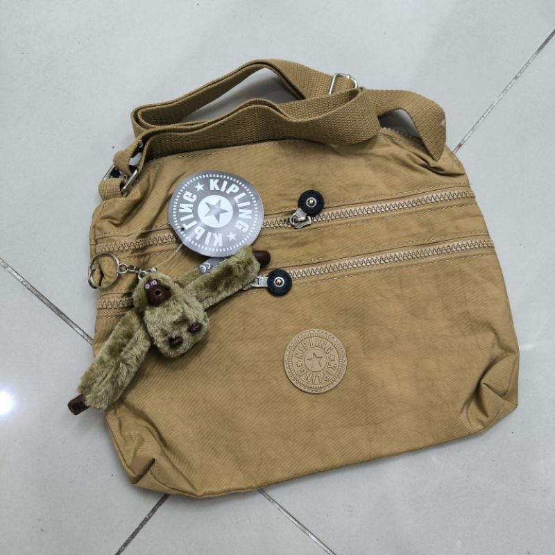 สินค้ามาใหม่ Size( L )KIPLING กระเป๋าสะพาย/กระเป๋าสะพาย /กันน้ํา /L30cmxH25xW4cm