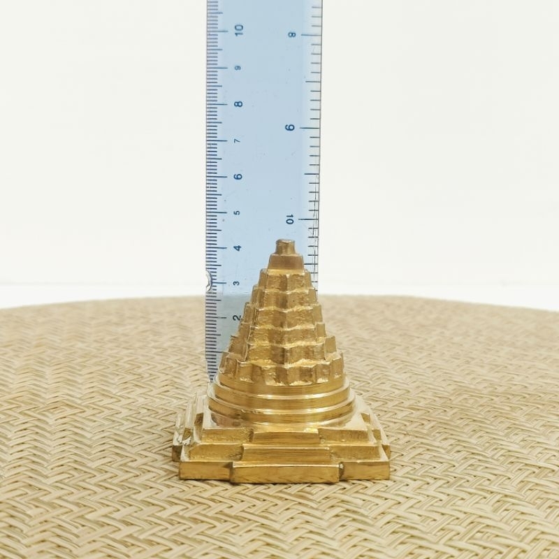 BRASS SIVALINGAM / SHIVA LINGAM / BRASS HOME DECOR st651