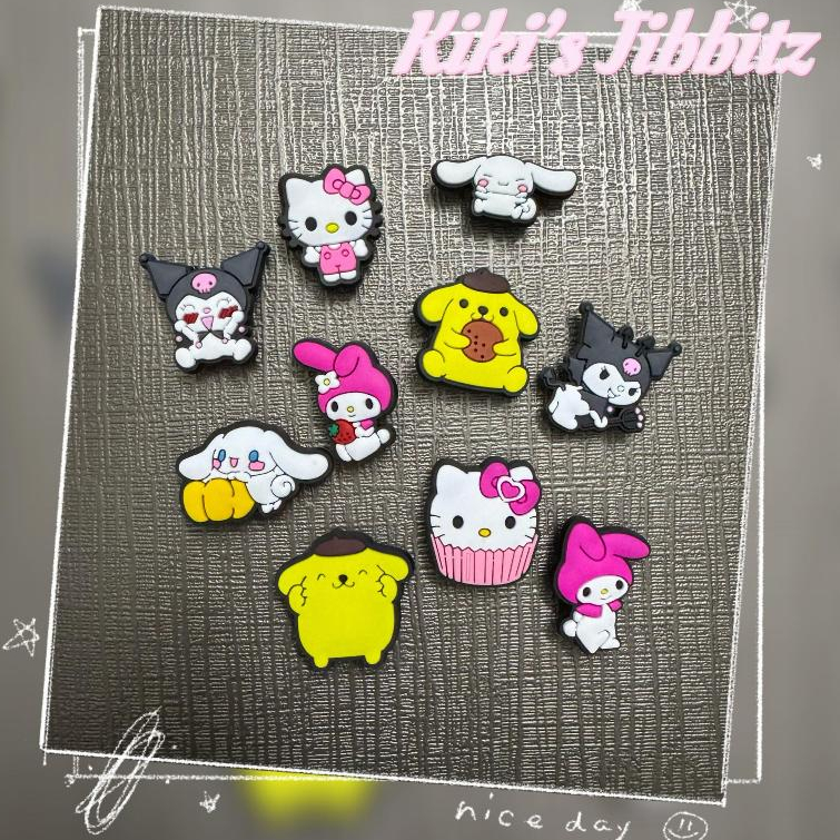 Jibbitz Charms รองเท้า Sanrio ตกแต่งหัวเข็มขัดที่ถอดออกได้รองเท้ายางนุ่ม Deco Hole ดอกไม้ Crocs Kasu