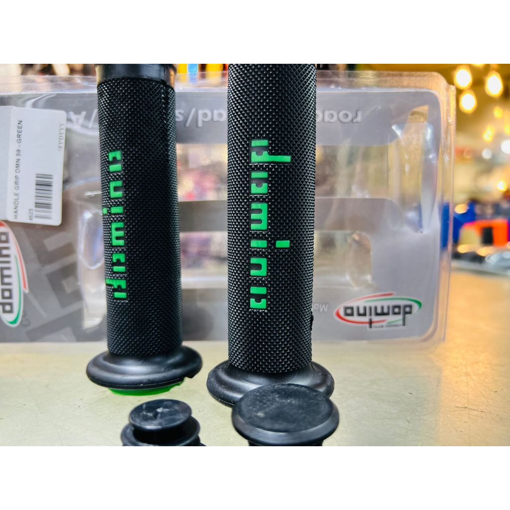 Domino A010 Handle Grip AA สีเขียว Universal Y15 Y16 LC135 RS150 VF3I XMax NVX MT09 Z750 Z900 S750 C