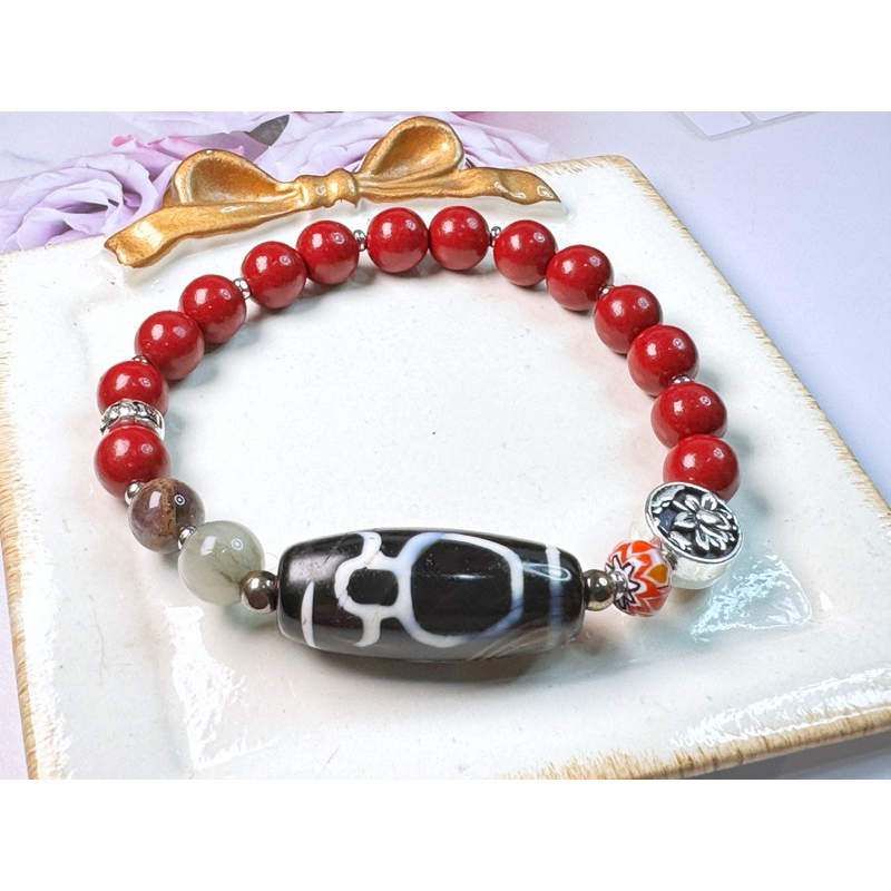 ลูกปัด Dzi ทิเบต God of Wealth Dzi ลูกปัดทิเบตเก่า Mine God of Wealth Dzi ลูกปัด 29.4 X12.9 มม.