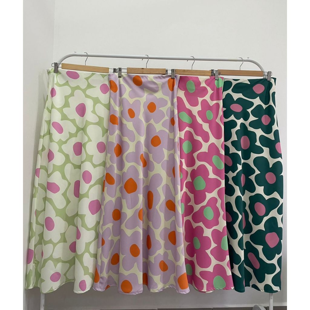 Hot ITEM Yasmeen กระโปรงผ้าซาติน/กระโปรงลายดอกไม้/กระโปรงผ้าซาตินลายดอกไม้/Kain Satin Bunga/Skirt Satin Premium