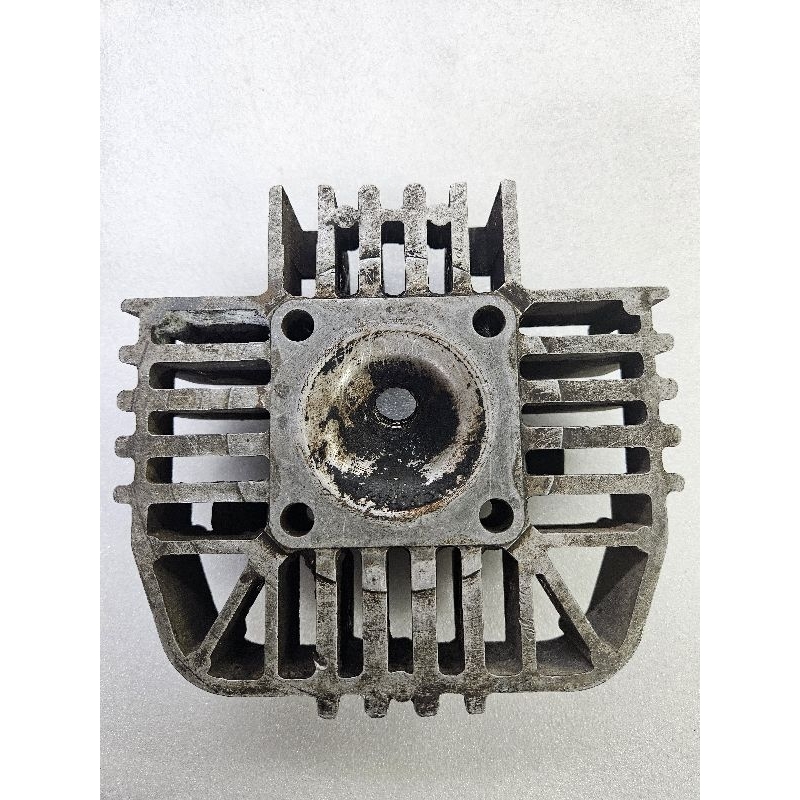 SECOND HAND YAMAHA V80 CYLINDER HEAD YAMAHA V80 CYLINDER HEAD BLOCK ENGINE PART V80