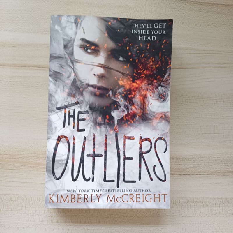 The Outliers [Kimberly McCreight ] - มือสอง/preloved