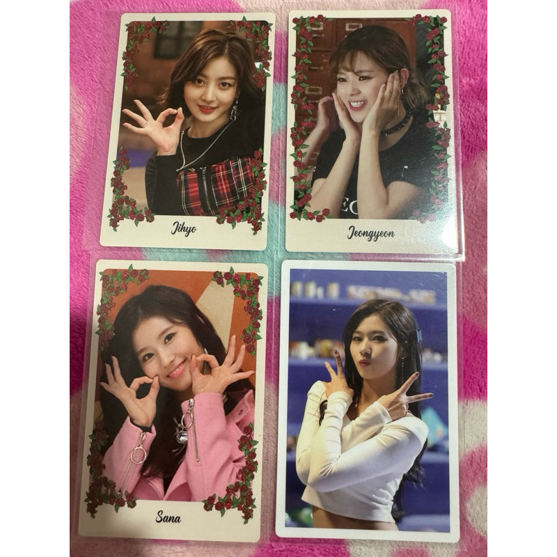 TWICE ใช่หรือใช่ YOY Merry Happy Monograph Official Photocard Jihyo Jeongyeon Sana