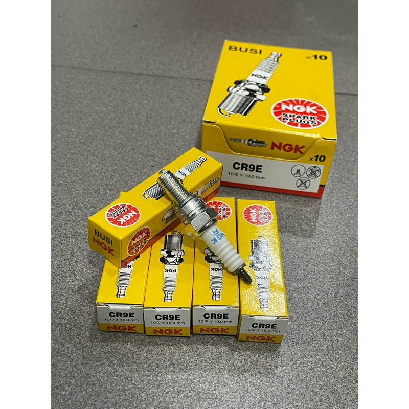 NGK SPARK PLUG CR9E CR9-E CR-9E R25 KAWASAKI Z800 Y15ZR FZ150 ZXR250 NINJA250 Z250 ER6N NGK