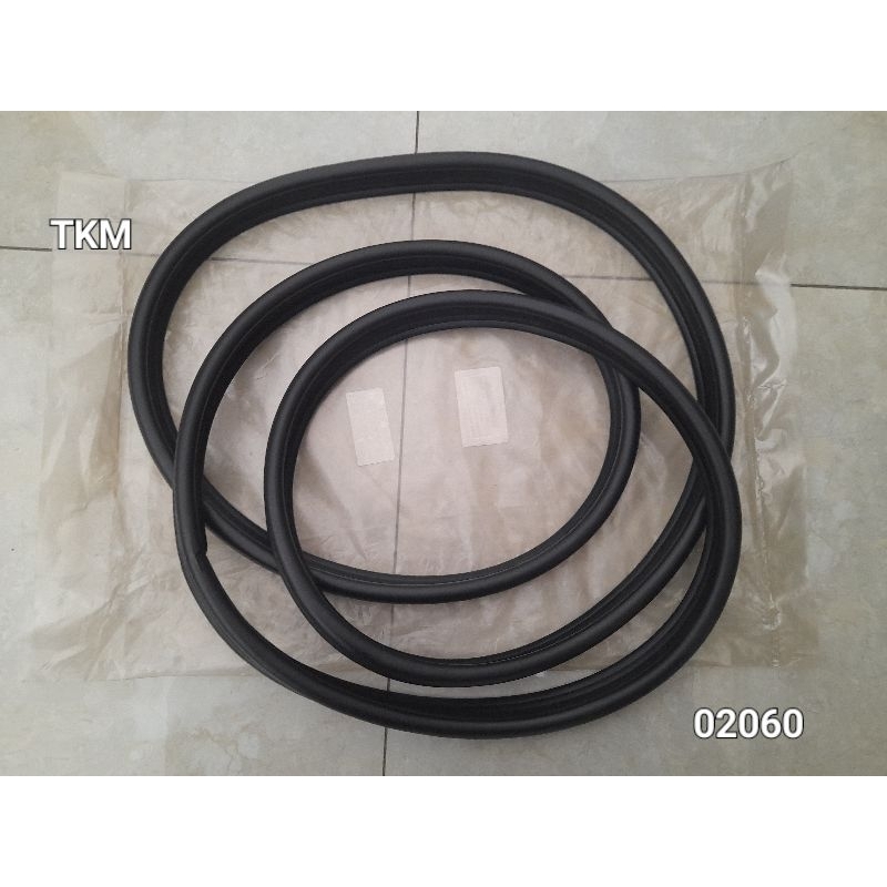 ยาง TOYOTA BONNET TOYOTA ALTIS ZZE121, ZZE122 ด้านข้างด้านหลัง