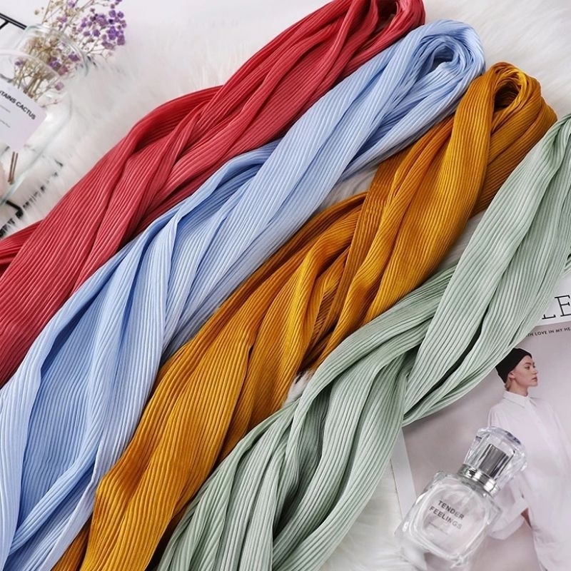 SHAWL SATIN MUNA MATTE PLEATED SHIMMER