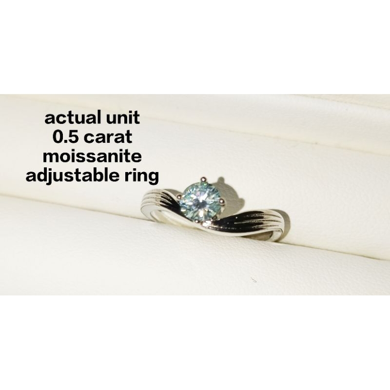 (RING- WITH CERTIFICATE) MOISSANITE DIAMOND 0.5 CARAT ( 5MM) แหวนขนาดที่ออกแบบมาได้