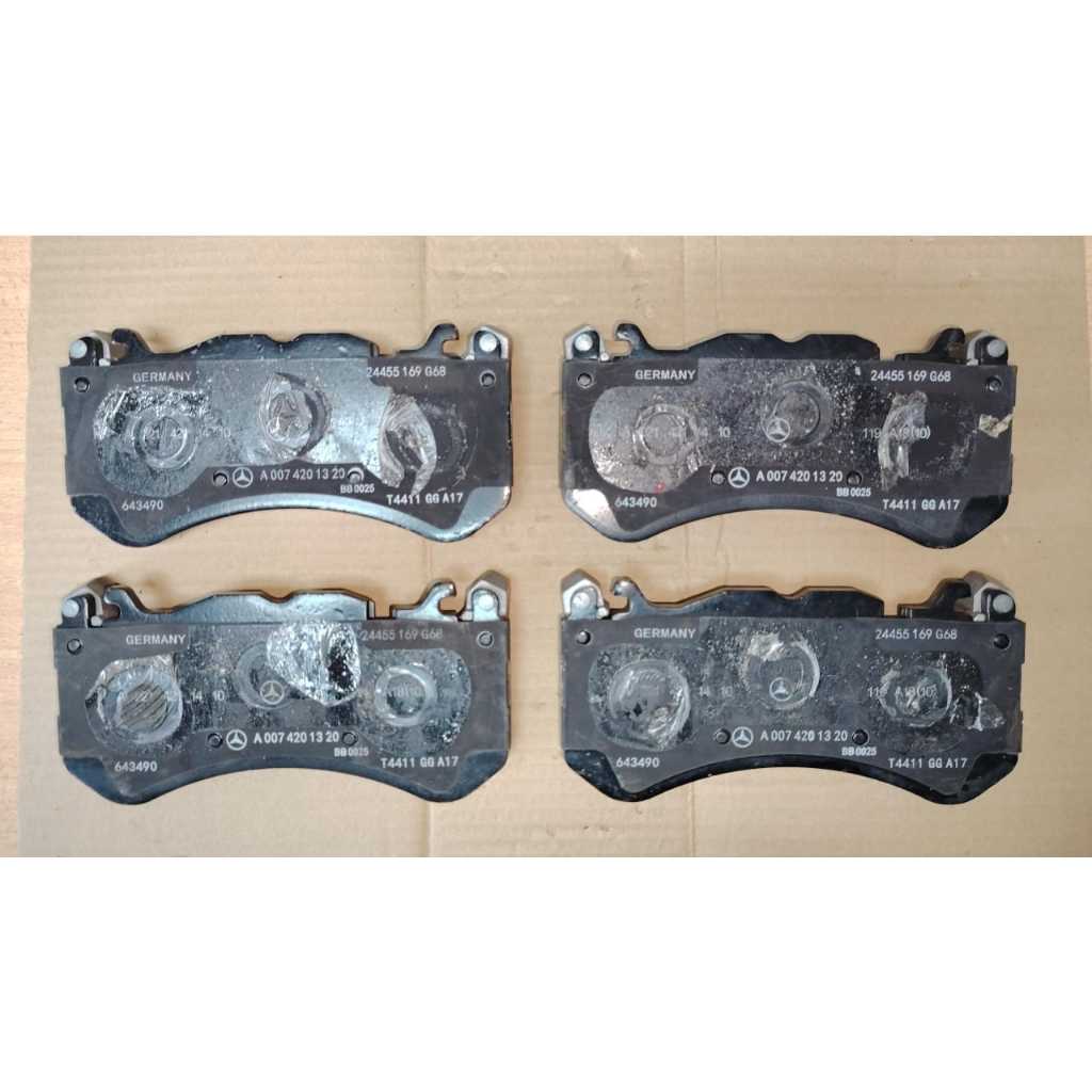 ผ้าเบรกหน้าสําหรับ MERCEDES BENZ C63, CL600, CLS 63 AMG, E 63 AMG / AUDI RS6 4 ชิ้นที่ใช้แล้ว