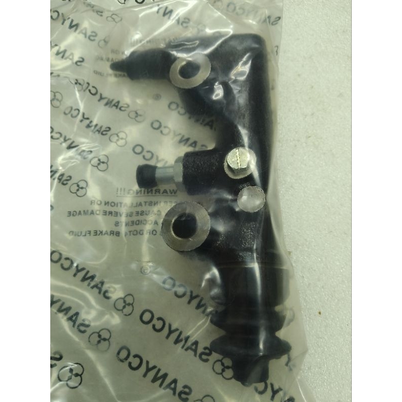 MITSUBISHI FUSO FV515 FV517 8DC9 6D24 CLUTCH MASTER PUMP 
(มี670290)